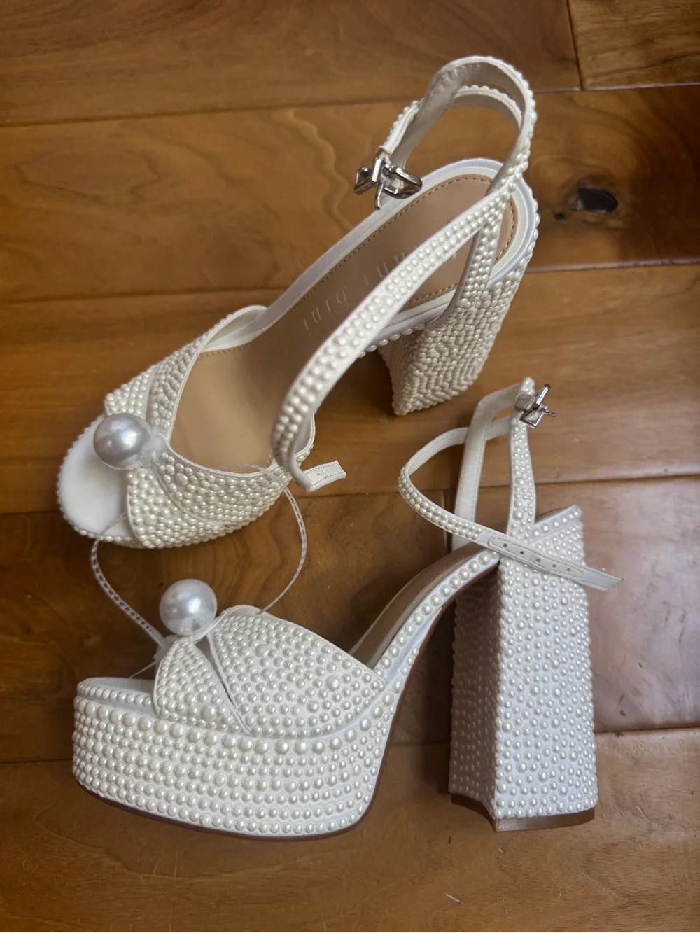NWT Gianni Bini Kemara Two Open Toe Embellished Pearl Studded Platform Sandals
